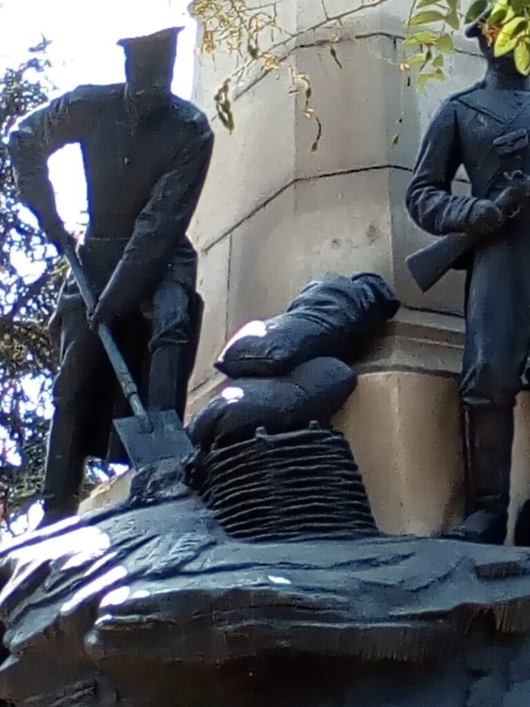 памятник тотлебину минёры солдат кошка